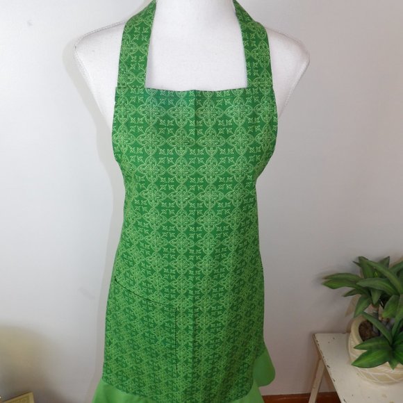 St Patrick's Day Apron...Irish Celtic Fabric / NWOT - Picture 3 of 10